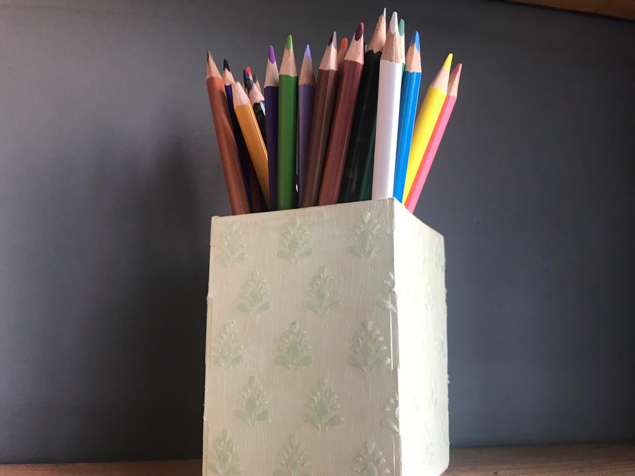 Pen stand